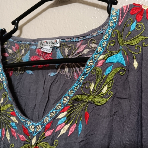 Baik Baik Honolulu Gray Floral Embroidered Caftan Blouse Top - Picture 2 of 4